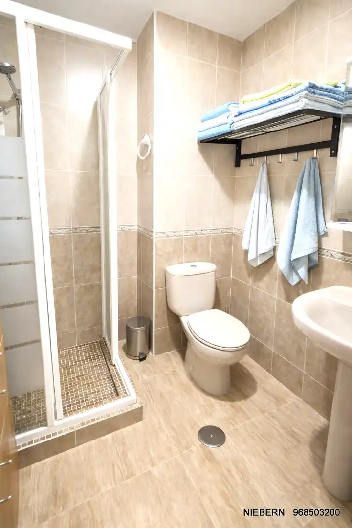 Badezimmer von Einfamilien-Reihenhaus zur Miete in La Unión mit Klimaanlage, Terrasse und Möbliert
