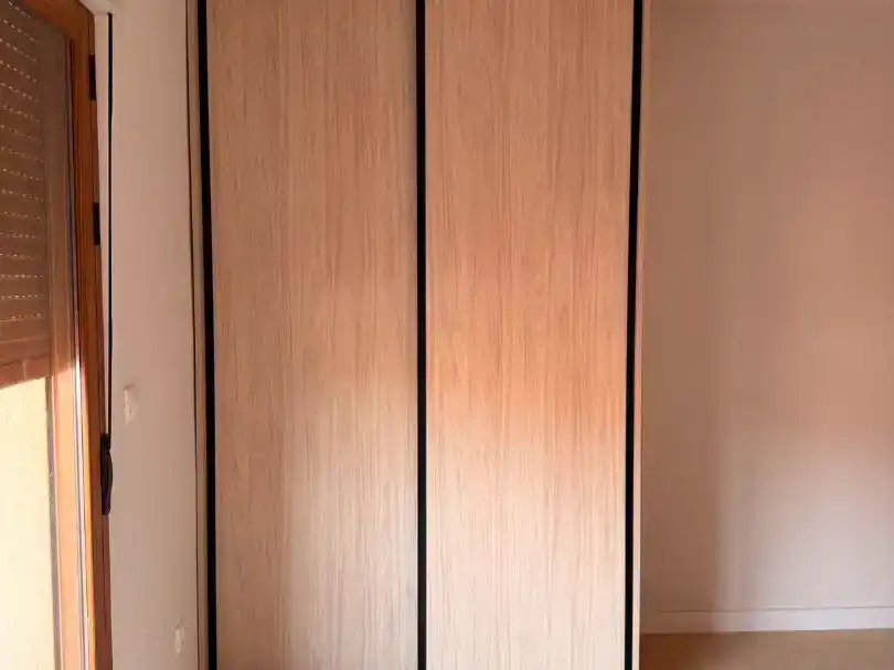 Dormitori de Dúplex de lloguer en El Pinós / Pinoso amb Jardí privat, Parquet i Moblat