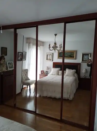 Dormitori de Pis en venda en Gijón  amb Calefacció, Parquet i Traster