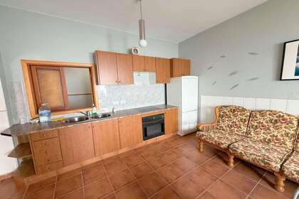 Cuina de Casa adosada en venda en Haría amb Moblat