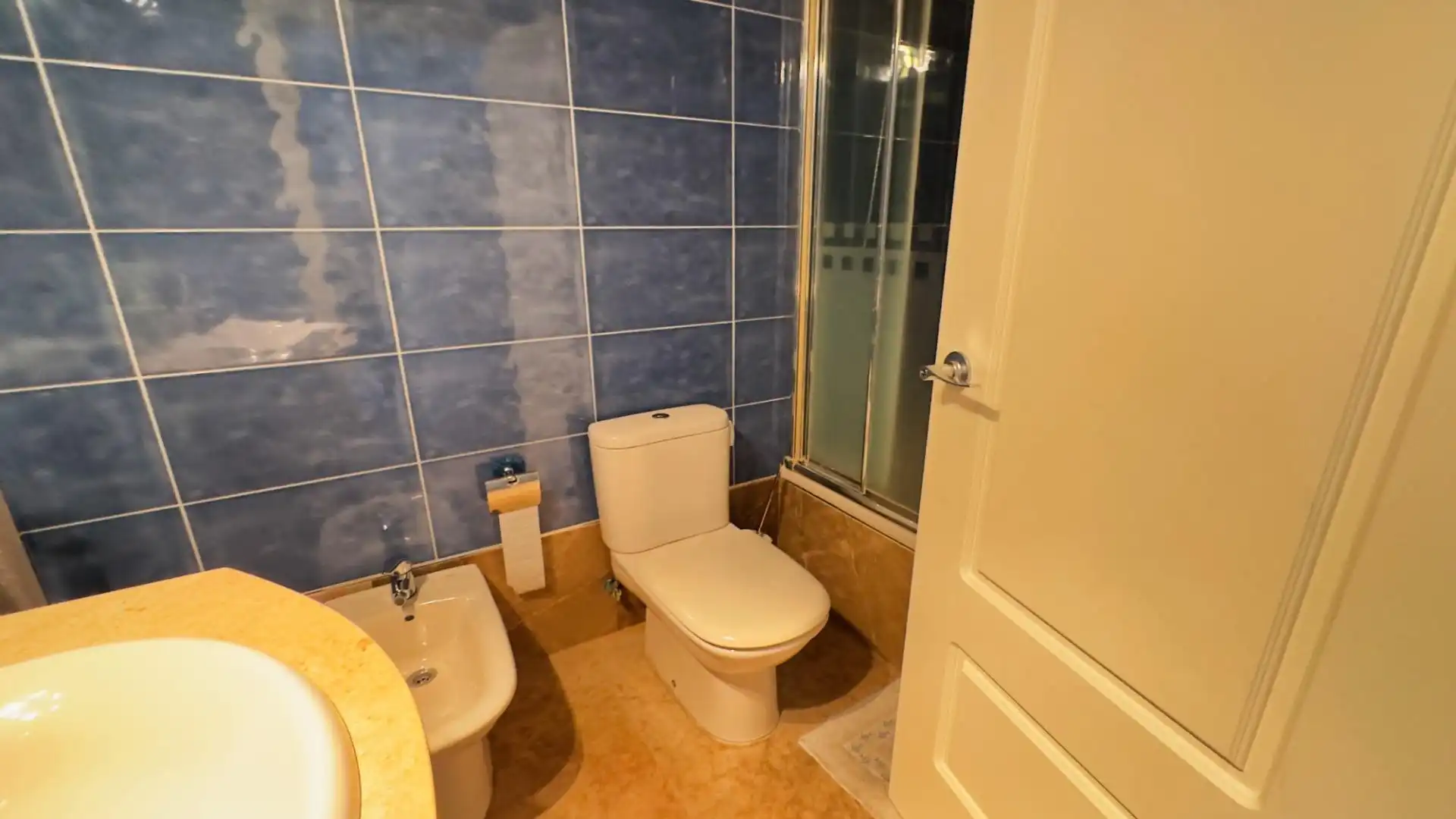 Bathroom of Flat for sale in Benidorm  with Air Conditioner, Furnished and Community pool