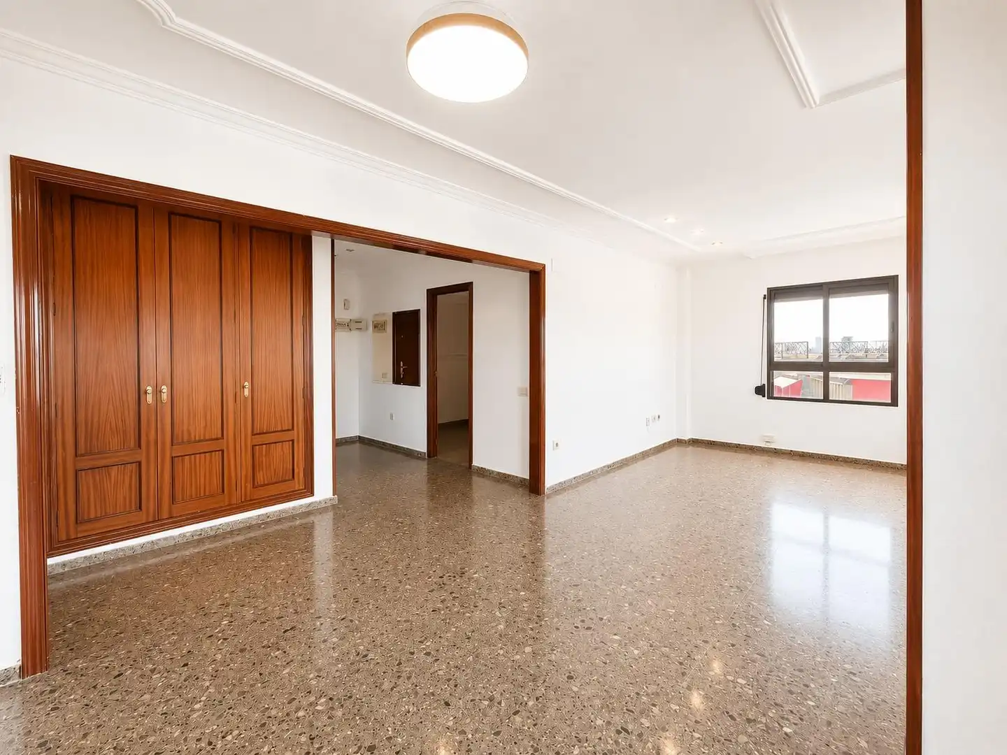 Flat for rent in Paterna  with Balcony