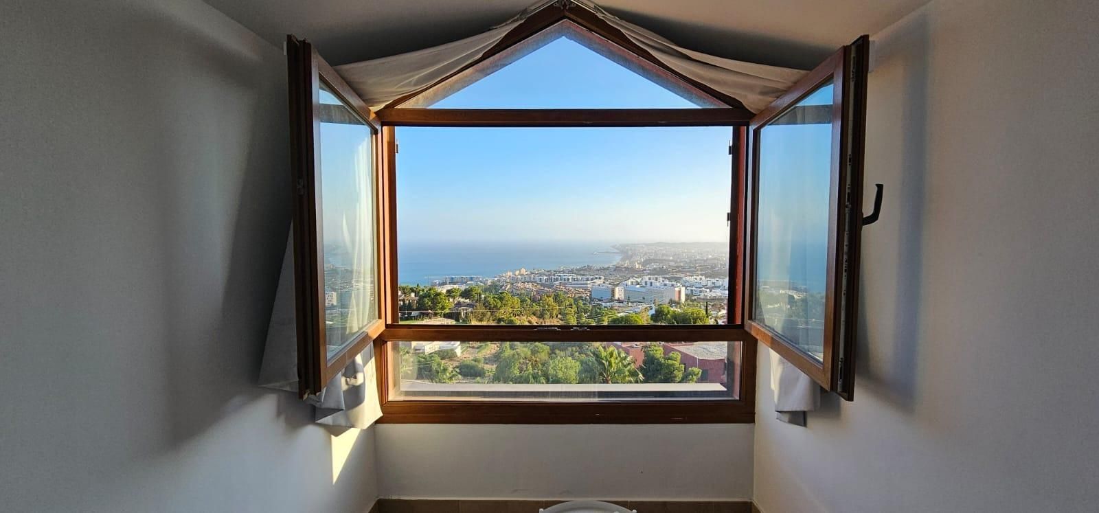 Bedroom of Attic for sale in Benalmádena  with Air Conditioner, Private garden and Terrace