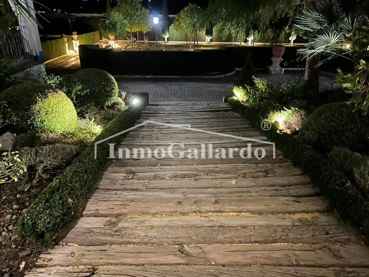 Garden of Buildings for sale in Lucena