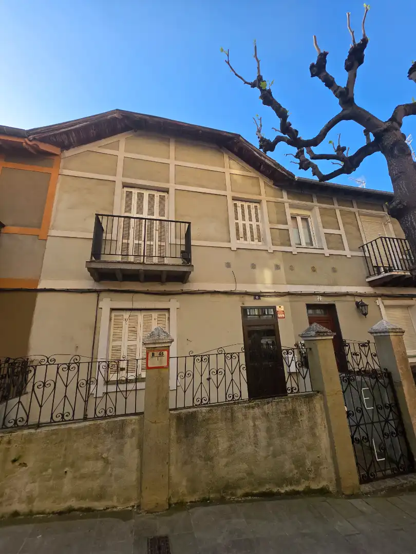 Vista exterior de Casa o xalet en venda en Sestao  amb Balcó