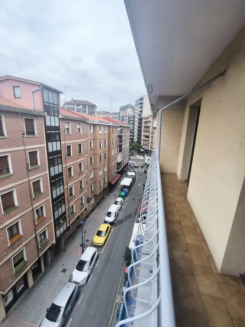 Vista exterior de Pis en venda en Portugalete amb Parquet