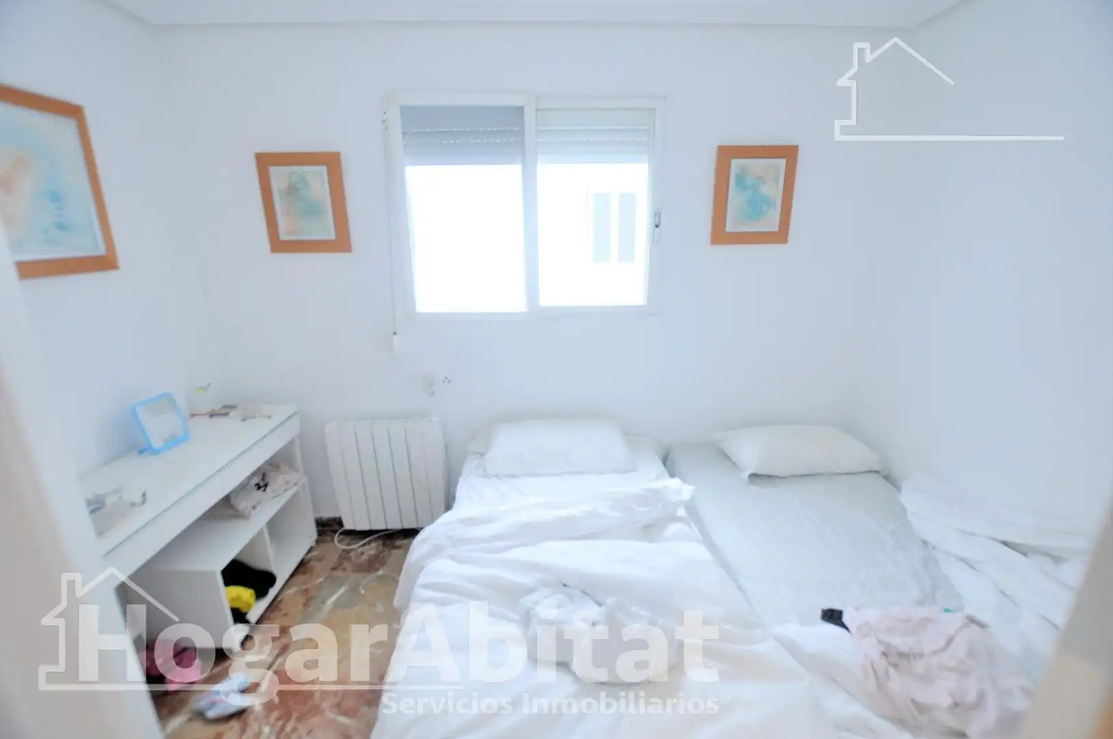 Bedroom of Flat for sale in Valencia  with Air Conditioner, Furnished and Balcony