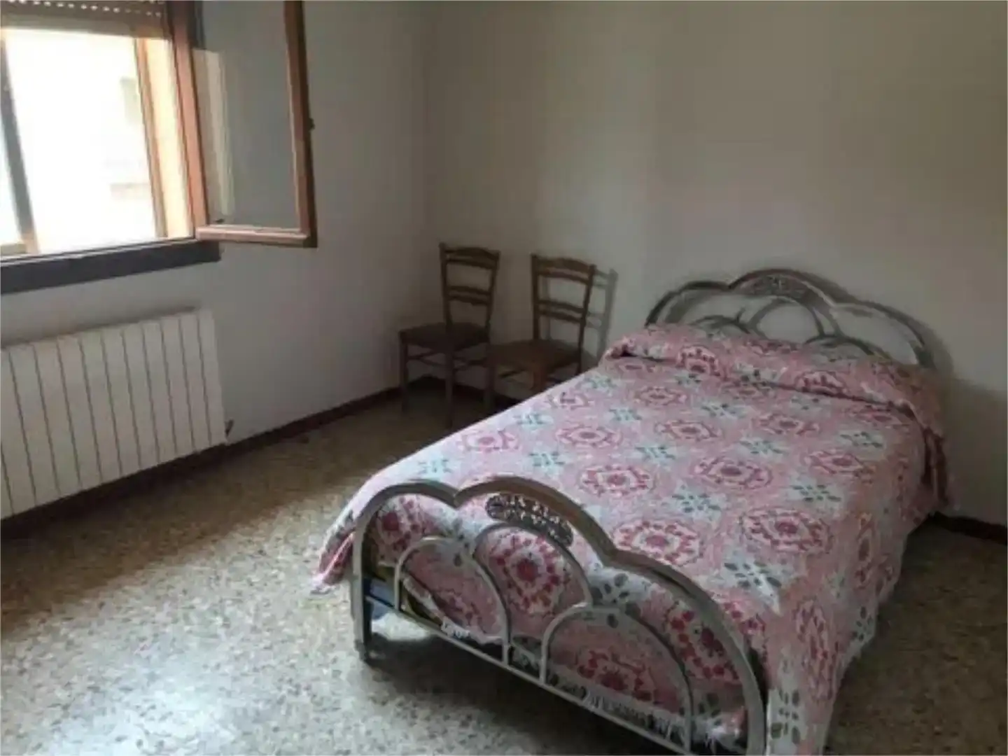 Habitación de Finca rústica en venta en Cuéllar con Jardín privado y Amueblado