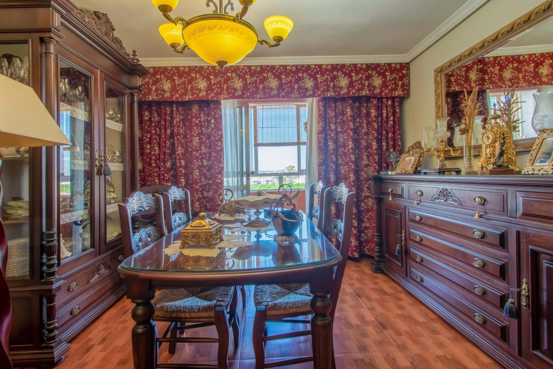 Dining room of Flat for sale in  Sevilla Capital  with Air Conditioner, Heating and Terrace