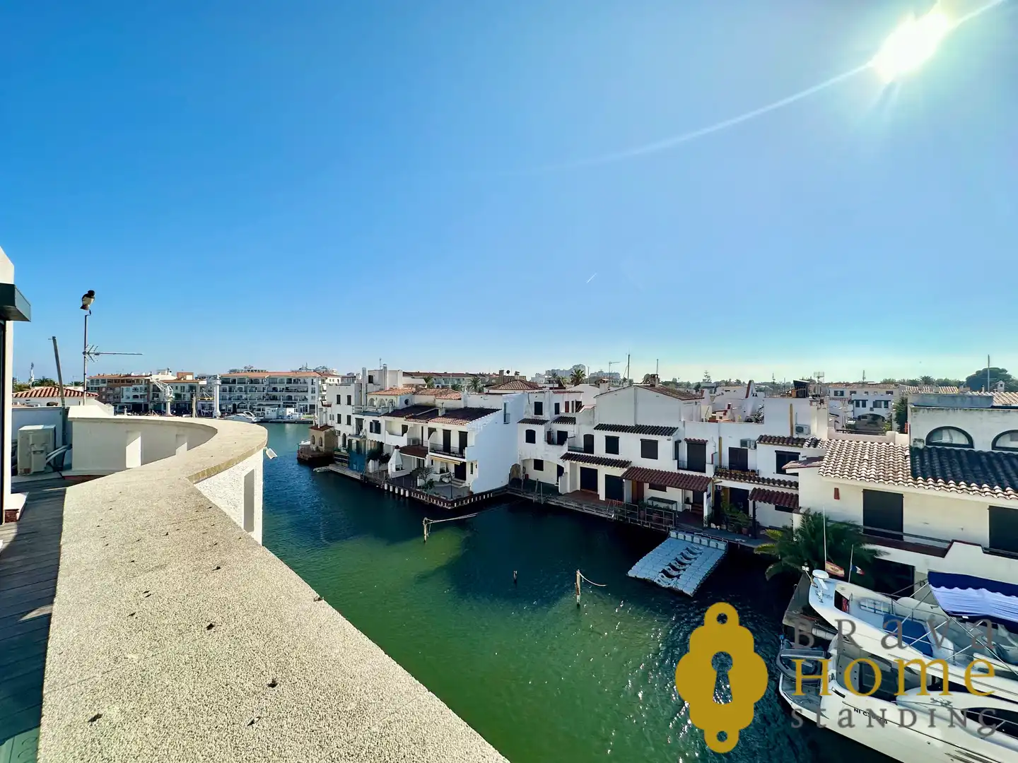 Vista exterior de Casa o chalet en venta en Empuriabrava con Aire acondicionado, Terraza y Piscina