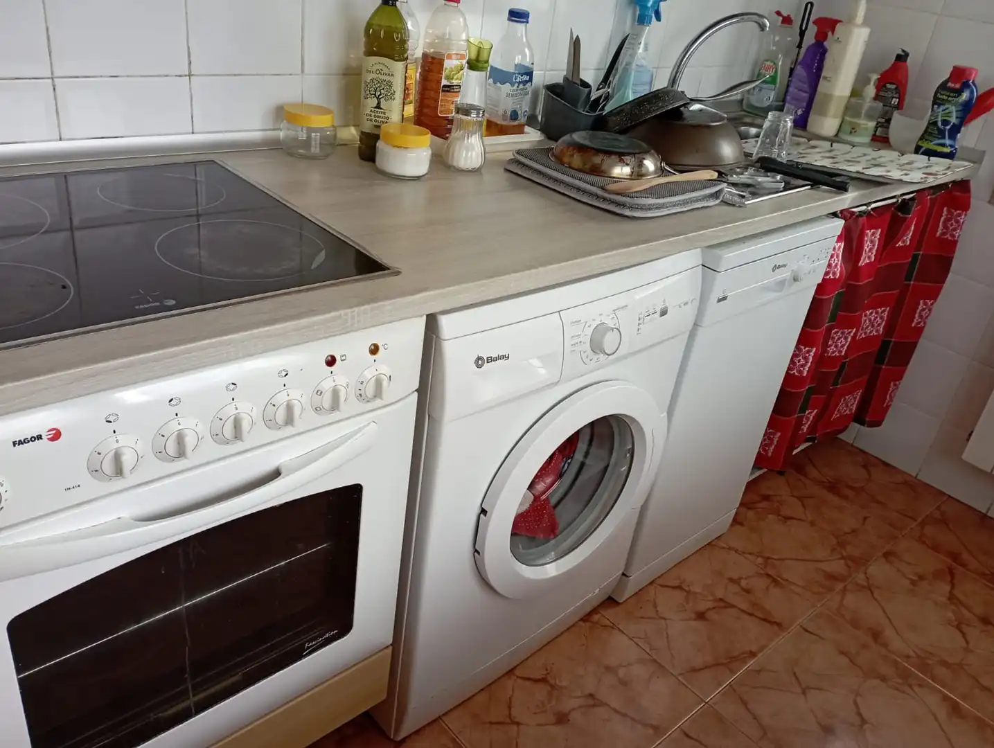 Cuina de Casa adosada de lloguer en Espinosa de los Monteros amb Calefacció, Jardí privat i Parquet