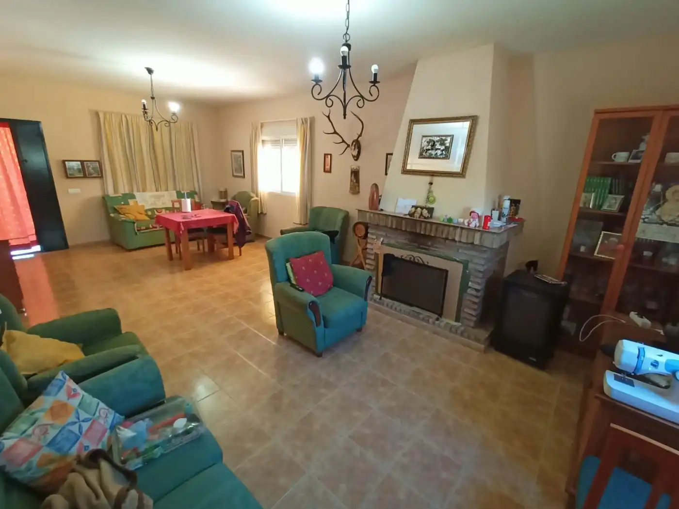 Sala d'estar de Casa o xalet en venda en Alburquerque amb Jardí privat, Piscina i Moblat
