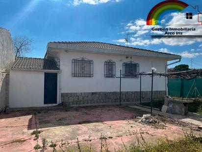 Vista exterior de Casa o xalet en venda en El Casar de Escalona