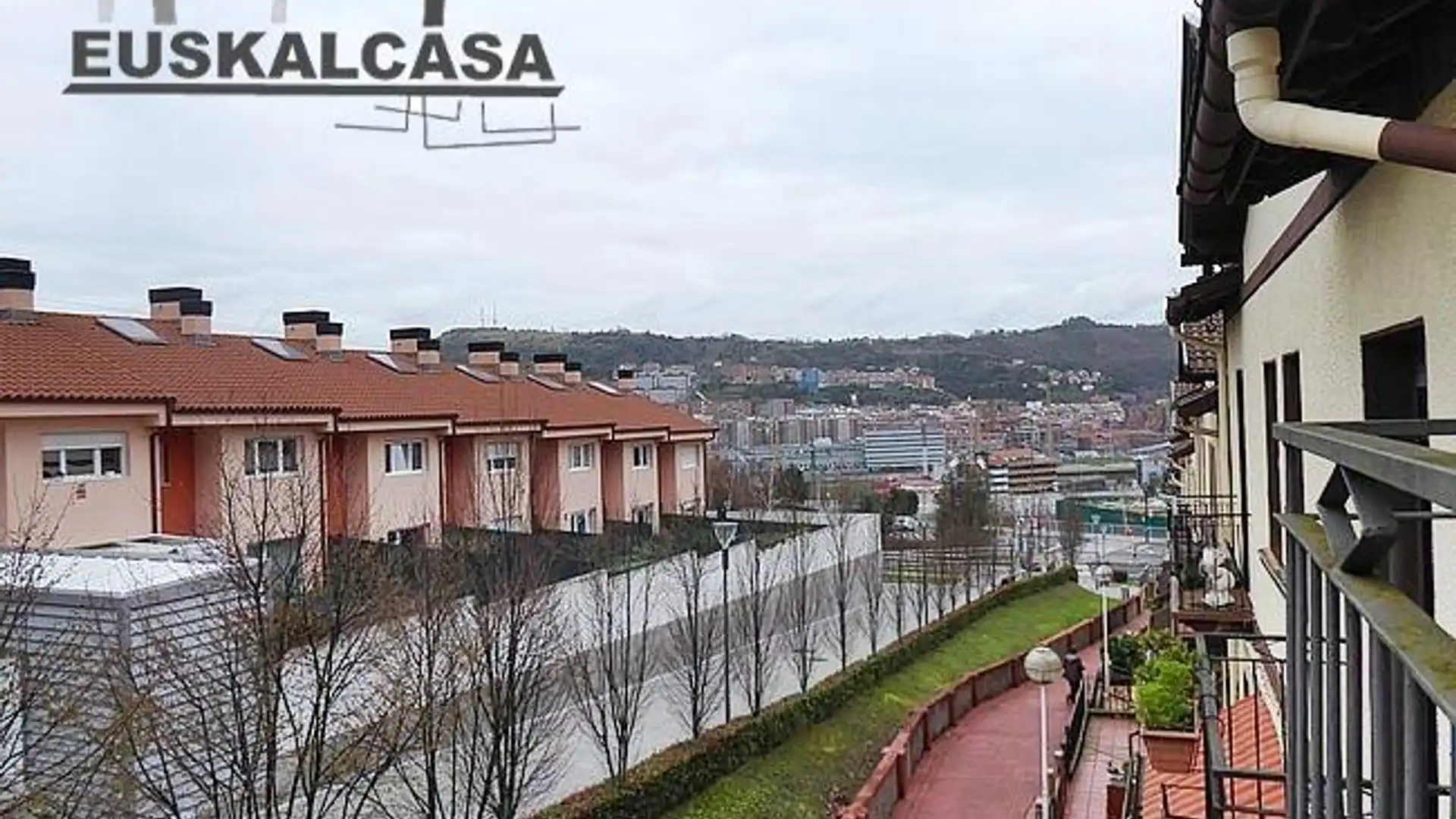 Casa adosada en venda a Grupo COOPERATIVA SANTIAGO, Basurtu