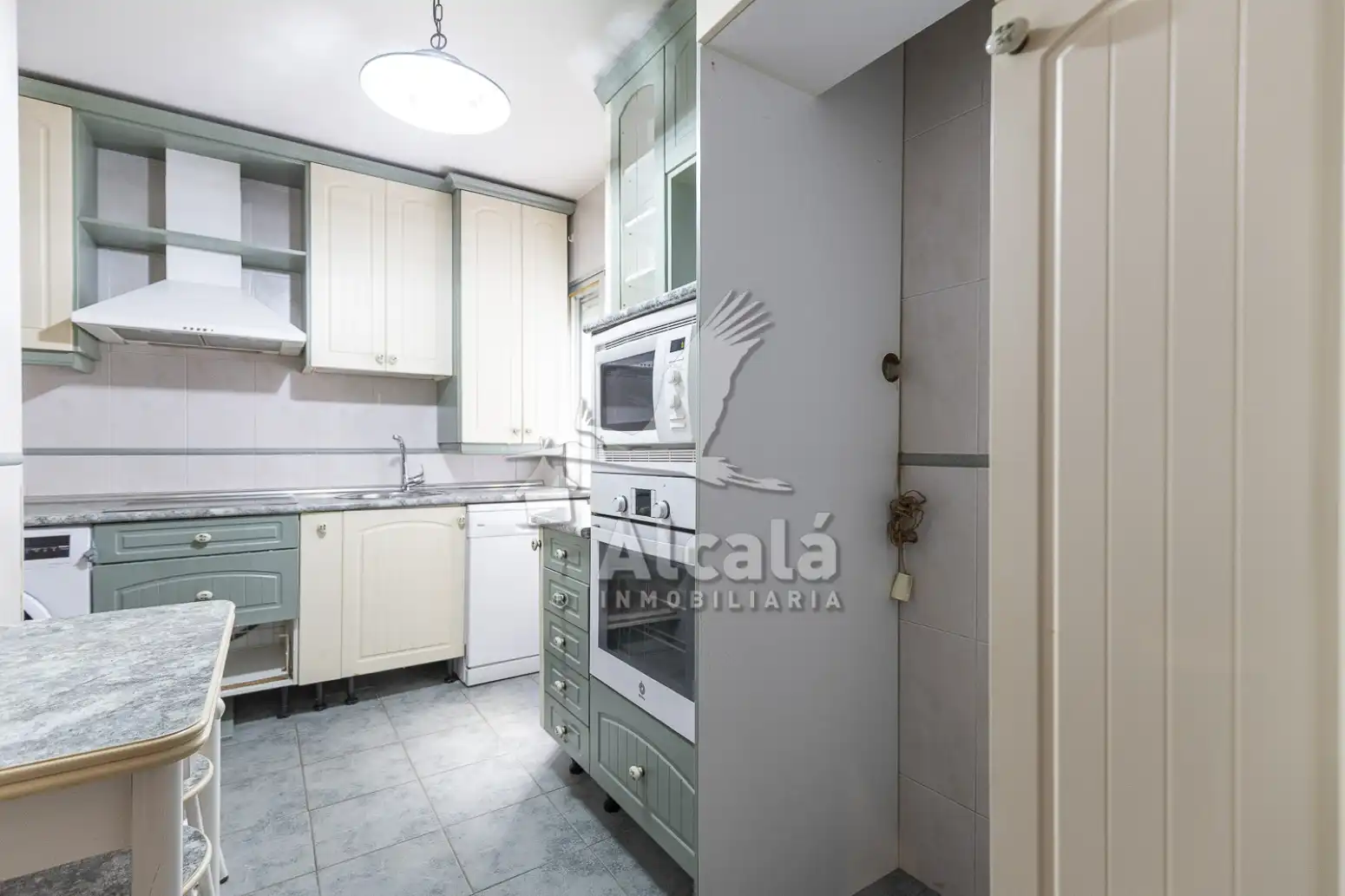 Kitchen of Flat for sale in Alcalá de Henares  with Air Conditioner, Heating and Parquet flooring