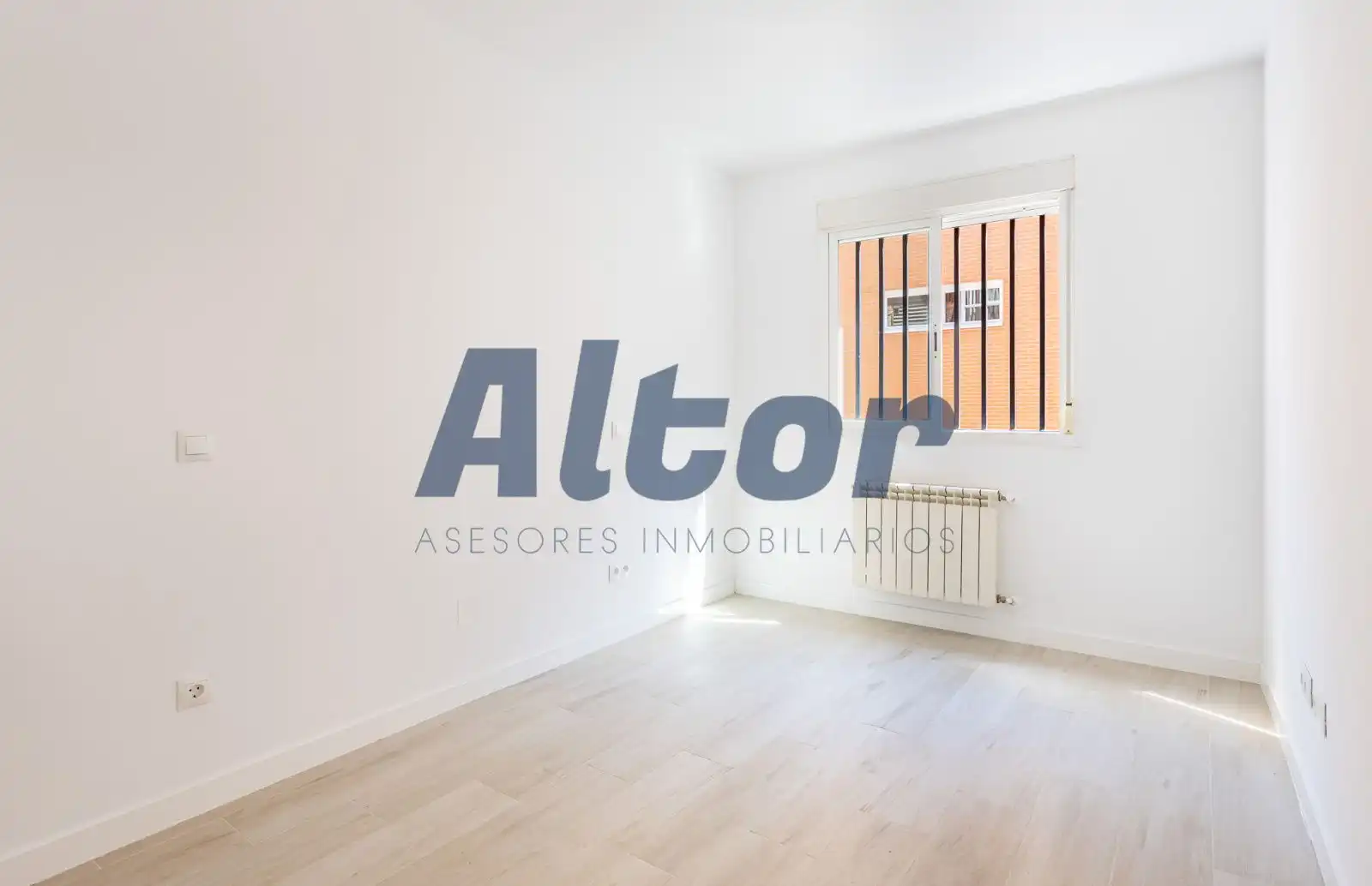 Bedroom of Flat for sale in Madrid  with Air Conditioner, Heating and Storage room
