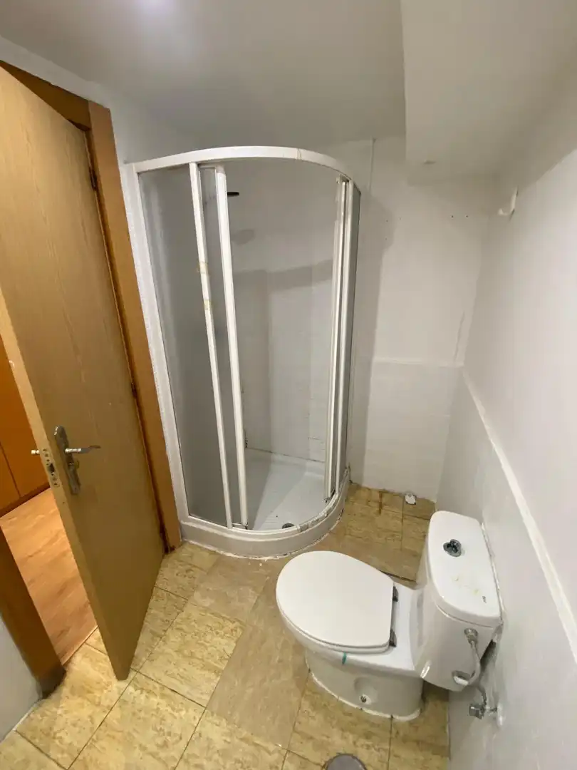 Bathroom of Flat for sale in Madrid
