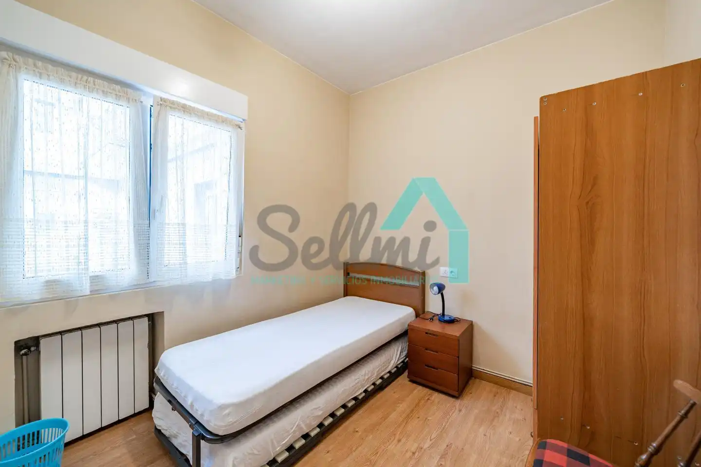 Bedroom of Flat for share in Este