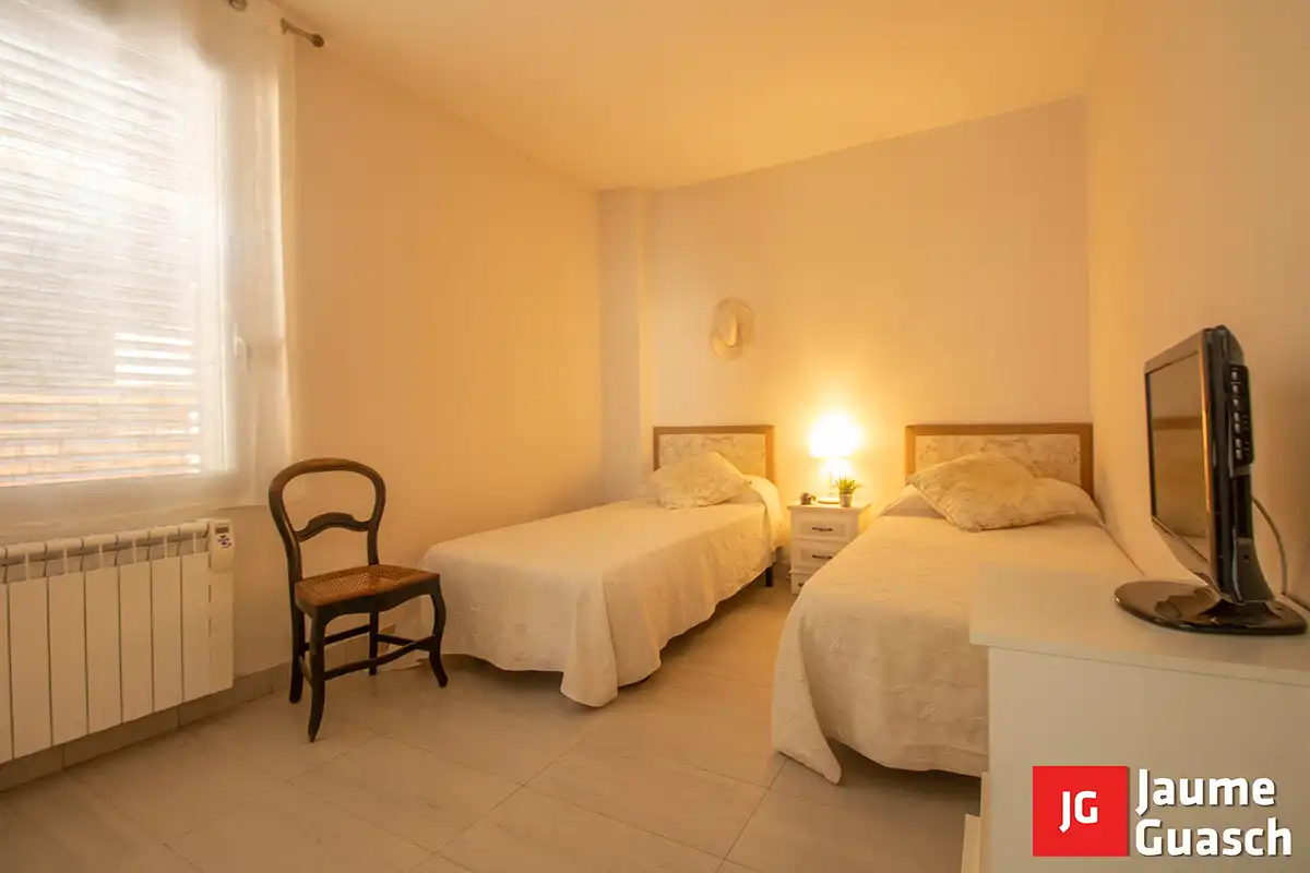 Schlafzimmer von Dachboden zum Verkauf in Torredembarra mit Klimaanlage, Heizung und Terrasse