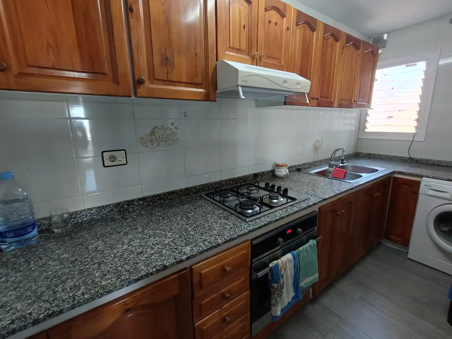 Cuina de Pis de lloguer en Cunit amb Terrassa, Moblat i Forn