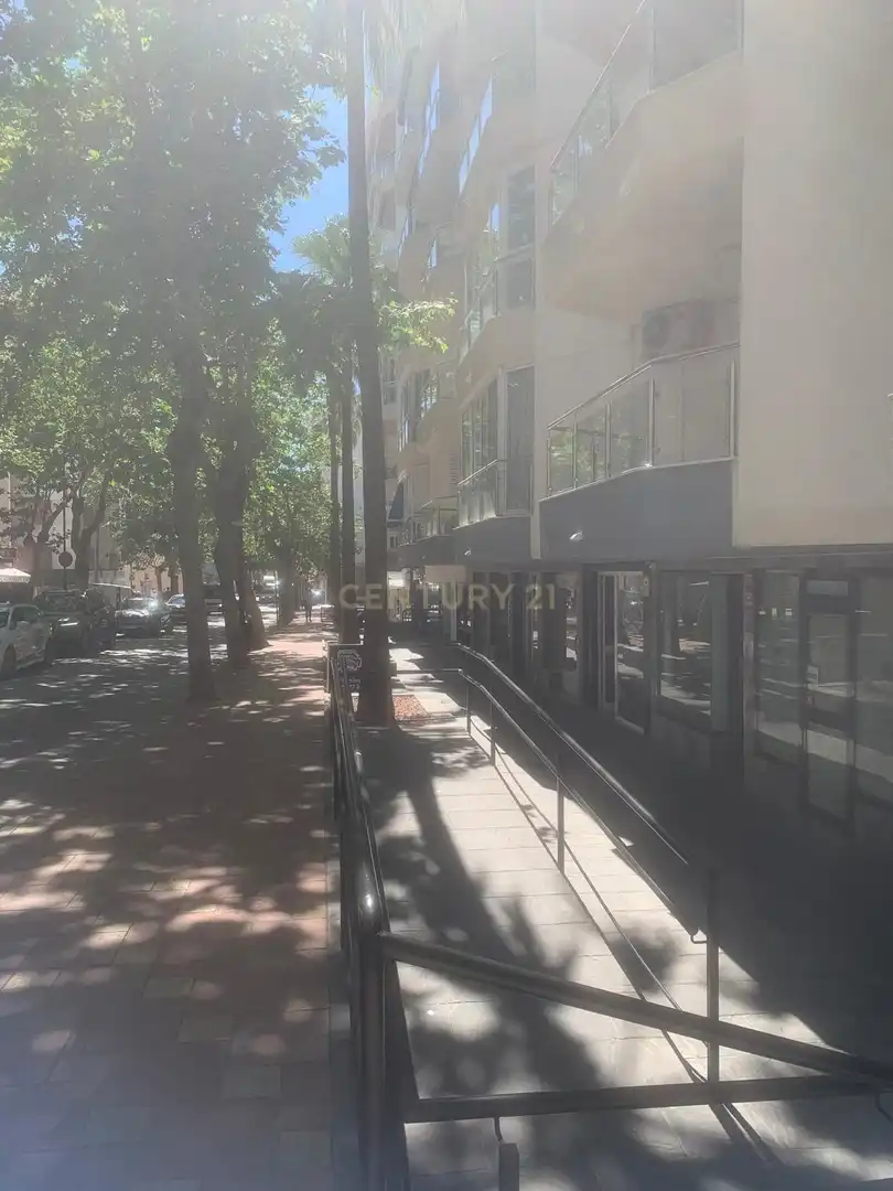 Local comercial en venda a AV RAMON Y CAJAL 17 EDF PAULI FUENGIROLA (MÁLAGA) N. 1/2/3/4 Ed. Pauli, imagen 3