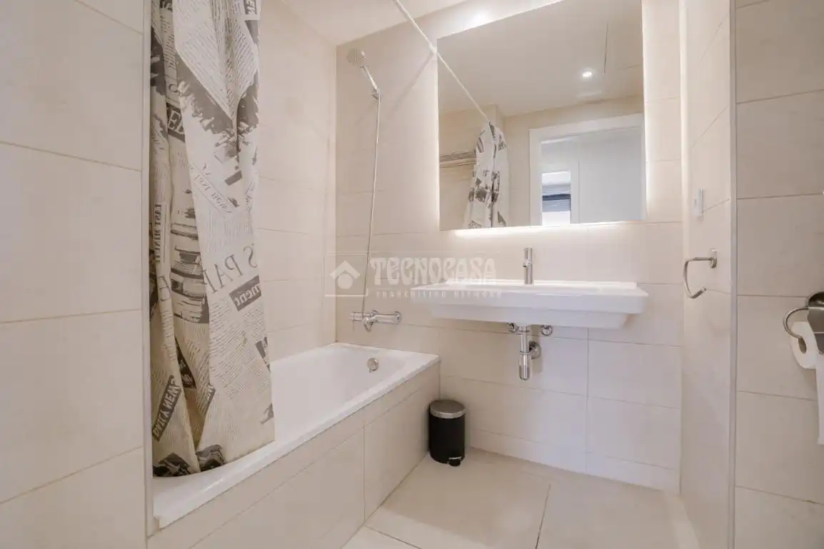 Baño de Piso en venta en L'Hospitalet de Llobregat con Balcón