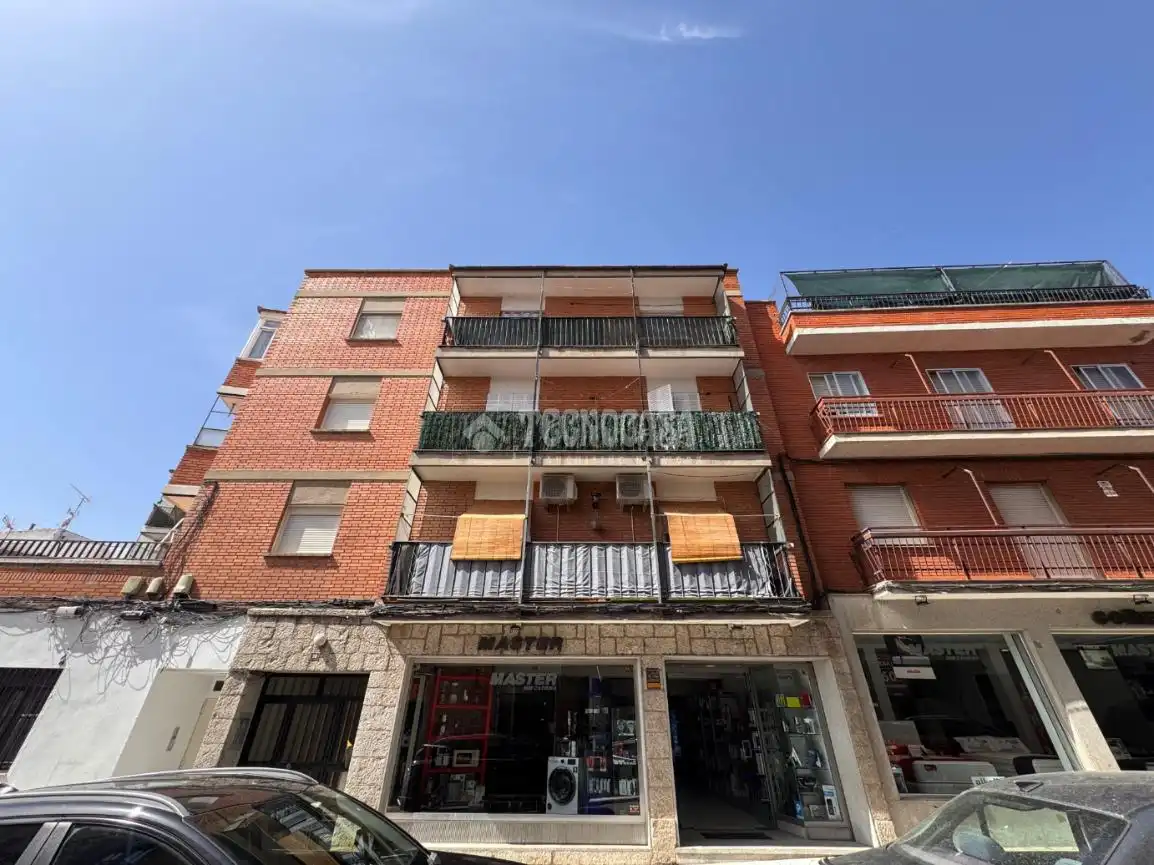 Vista exterior de Piso en venta en Navalcarnero
