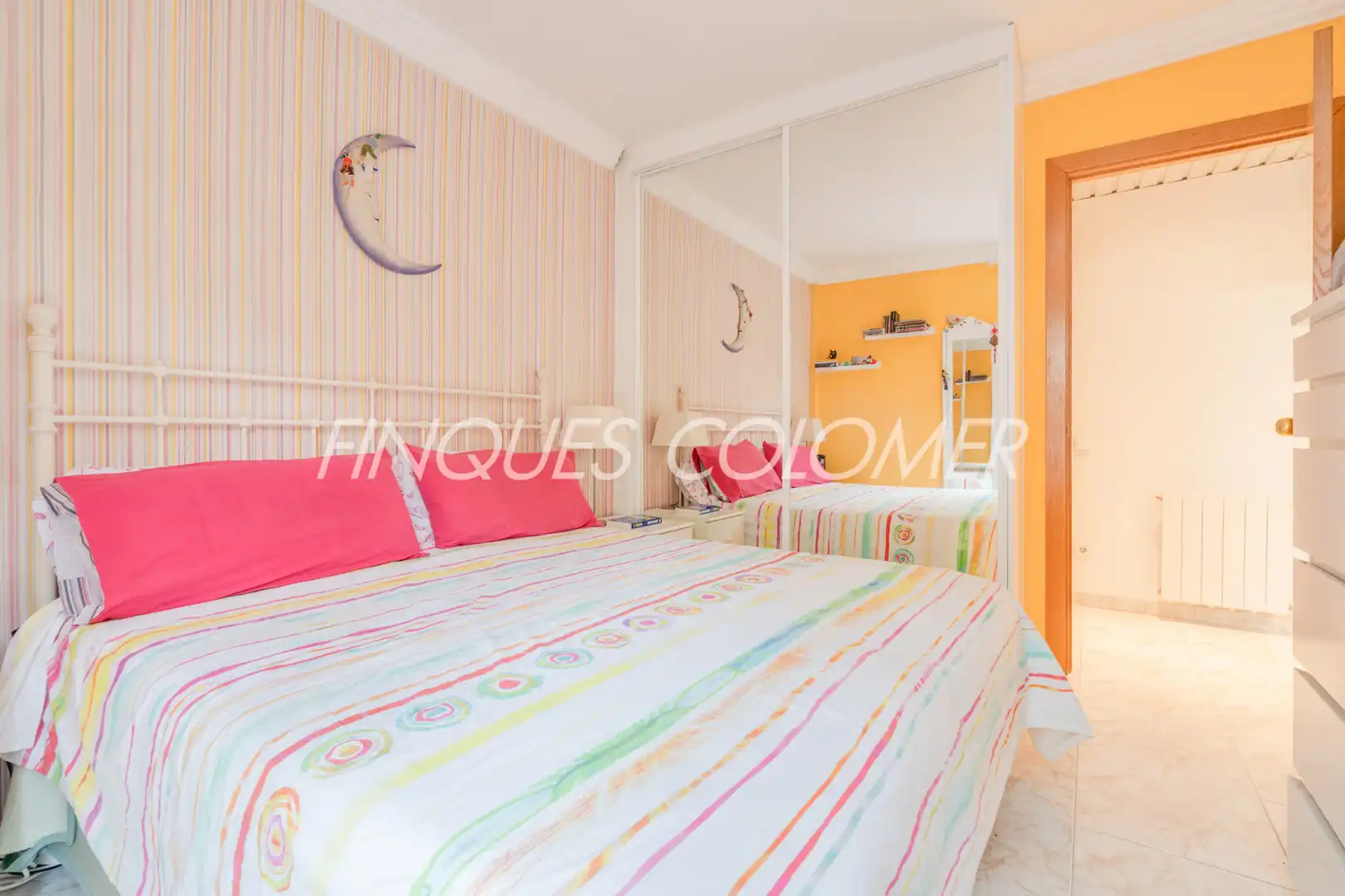 Habitación de Dúplex en venta en Rubí con Aire acondicionado, Calefacción y Jardín privado