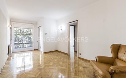 Living room of Apartment for sale in  Barcelona Capital  with Heating, Parquet flooring and Terrace