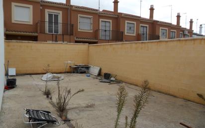 Jardí de Casa adosada en venda en Pilas amb Aire condicionat, Moblat i Internet