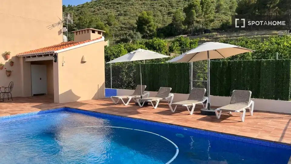 Piscina de Apartament per a compartir en Corbera amb Aire condicionat, Terrassa i Moblat