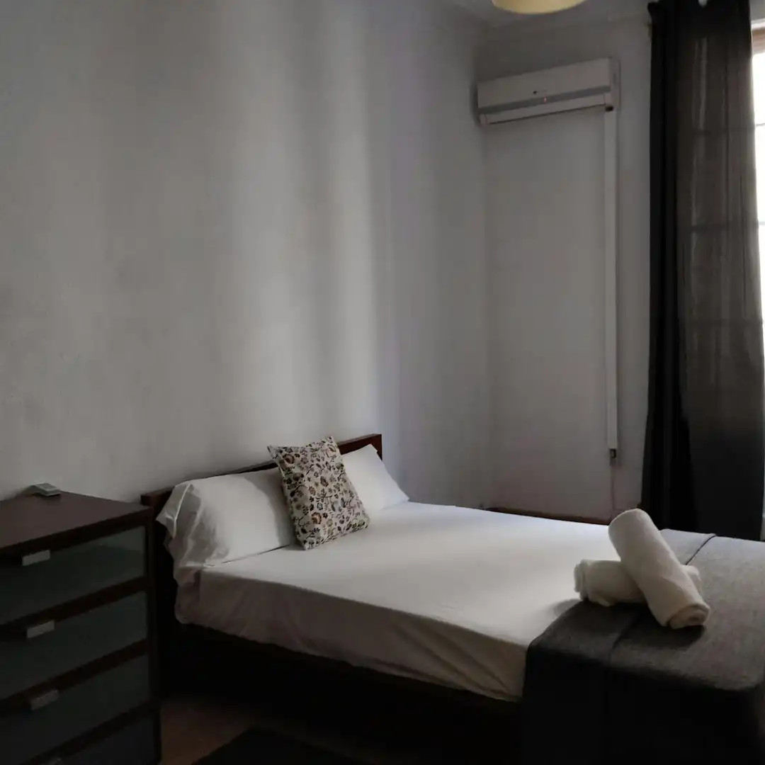 Habitación de Piso para compartir en Barcelona con Aire acondicionado, Calefacción y Amueblado