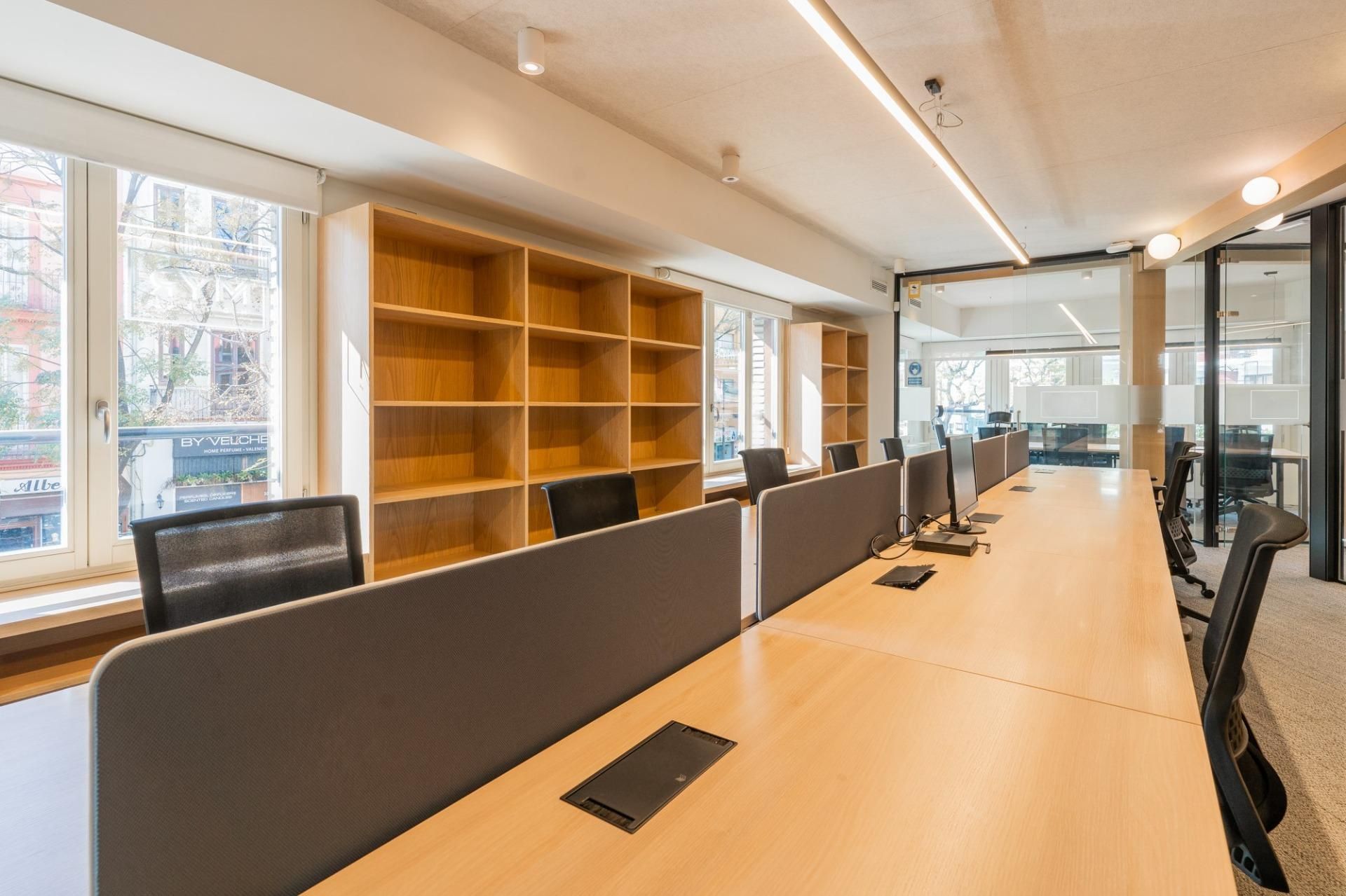 Office for sale in  Valencia Capital  with Air Conditioner and Heating