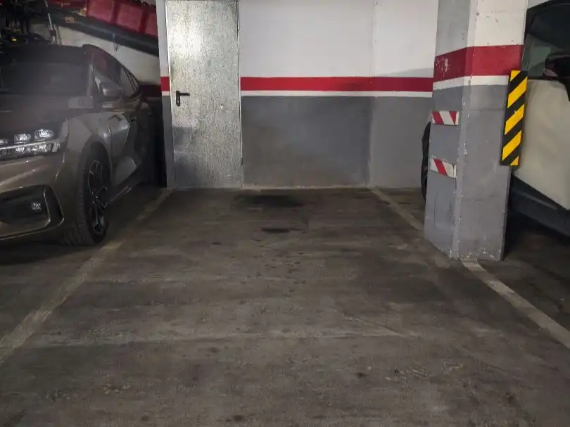 Einzelparkplatz zum Verkauf in Plaça De La Bòbila 3