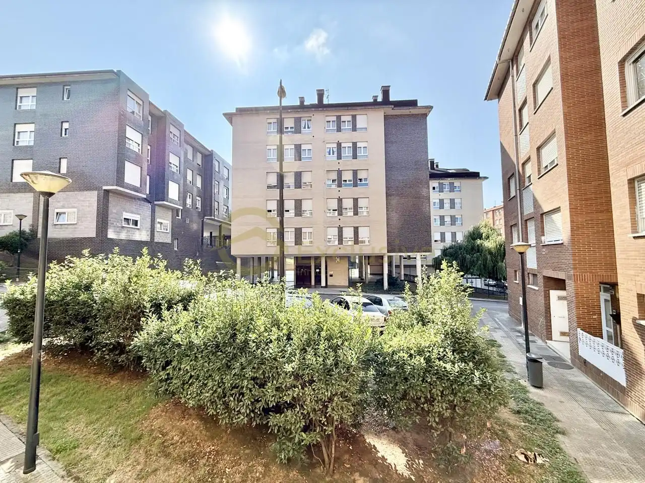 Vista exterior de Planta baixa en venda en Avilés amb Calefacció, Terrassa i Traster
