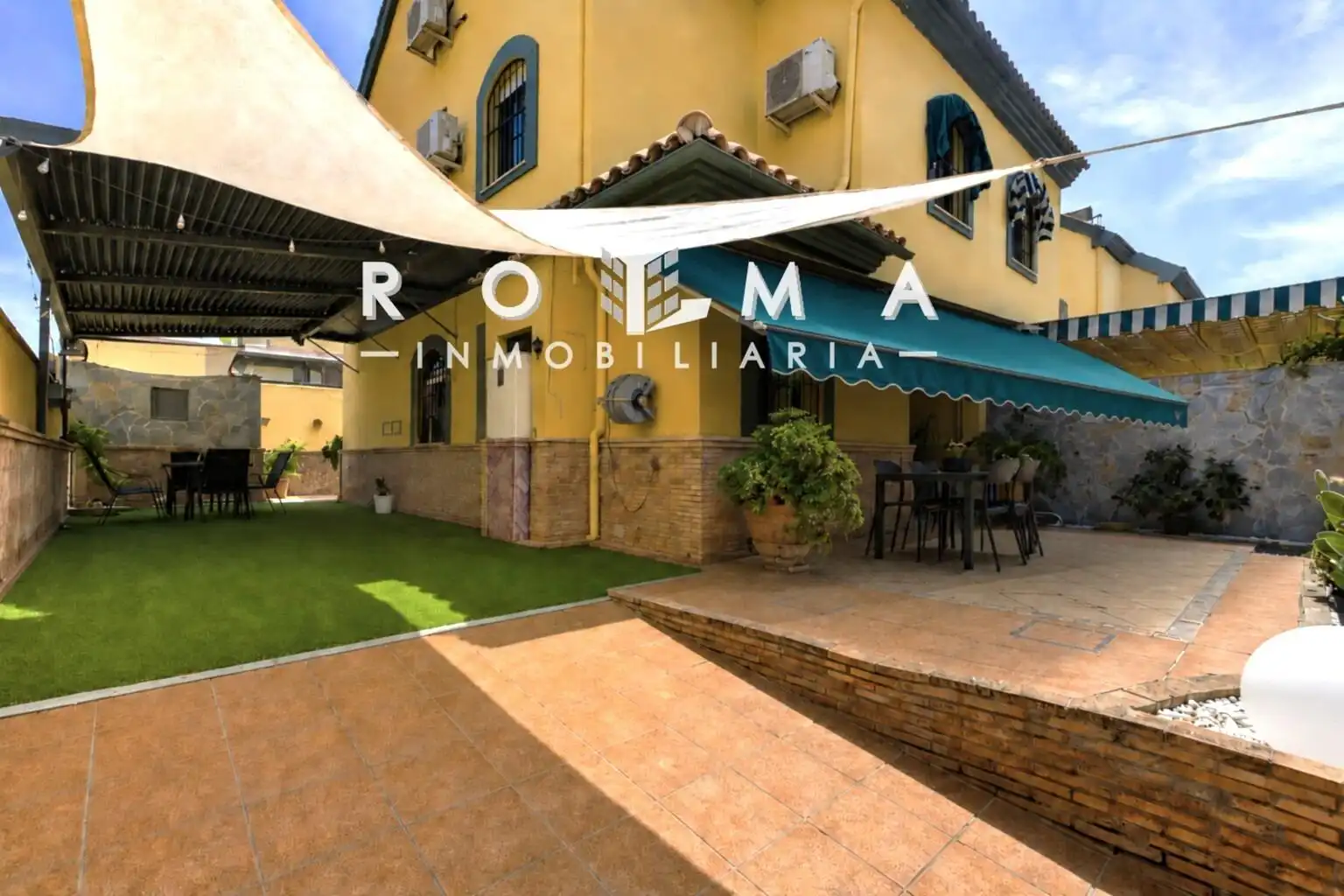 Vista exterior de Casa adosada en venta en Montequinto con Aire acondicionado, Jardín privado y Trastero