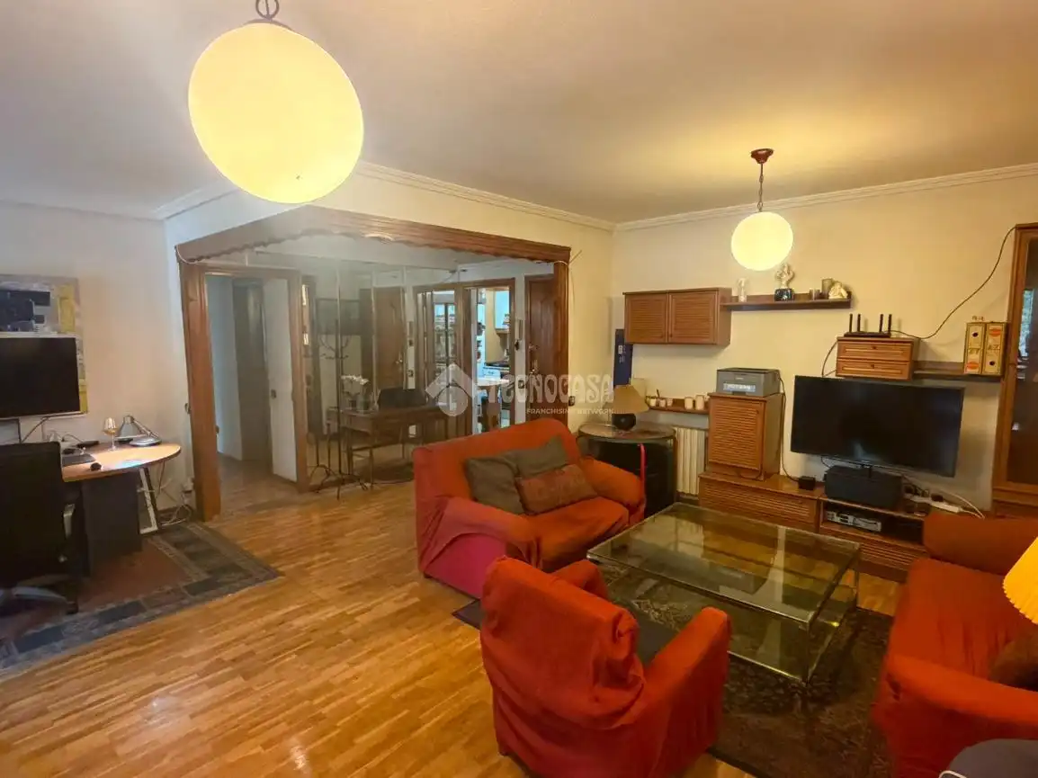 Sala d'estar de Pis en venda en Valladolid amb Calefacció, Parquet i Terrassa