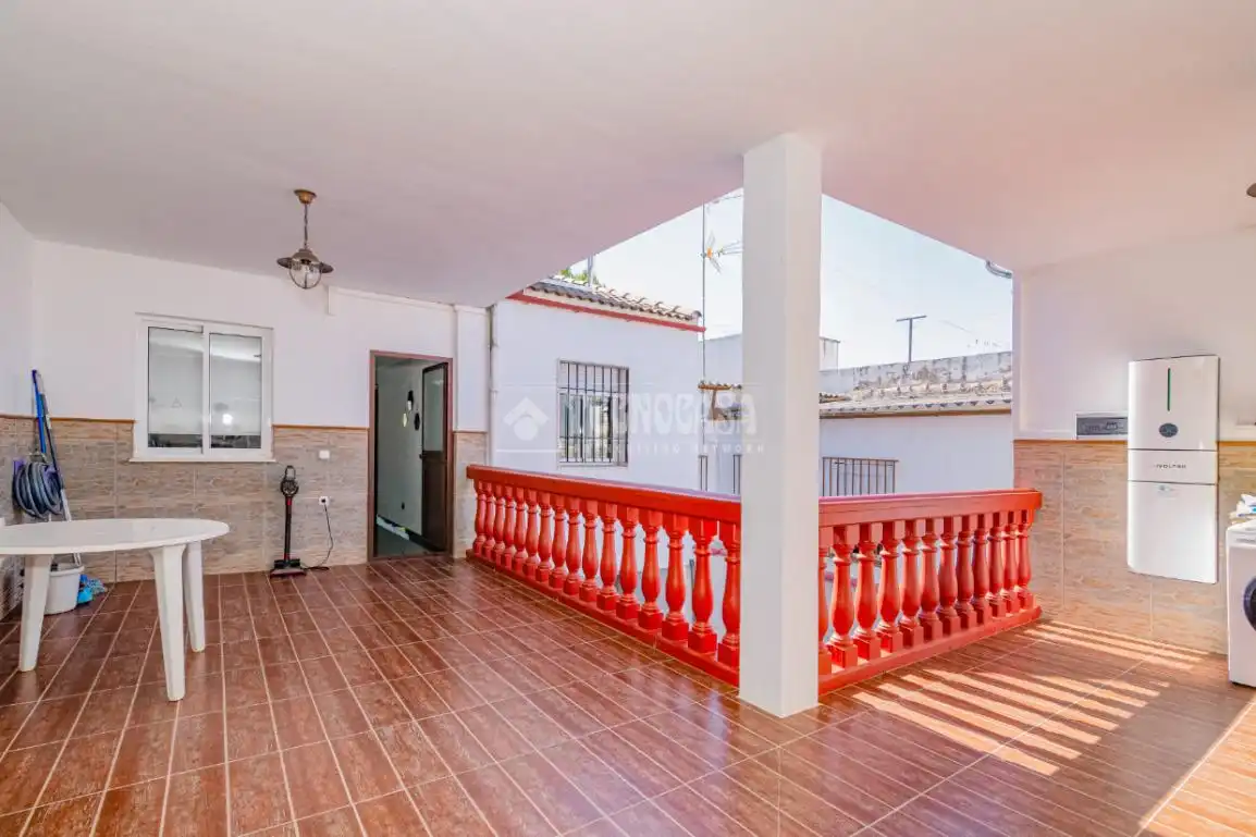 Vista exterior de Casa o xalet en venda en Lucena amb Aire condicionat, Jardí privat i Moblat