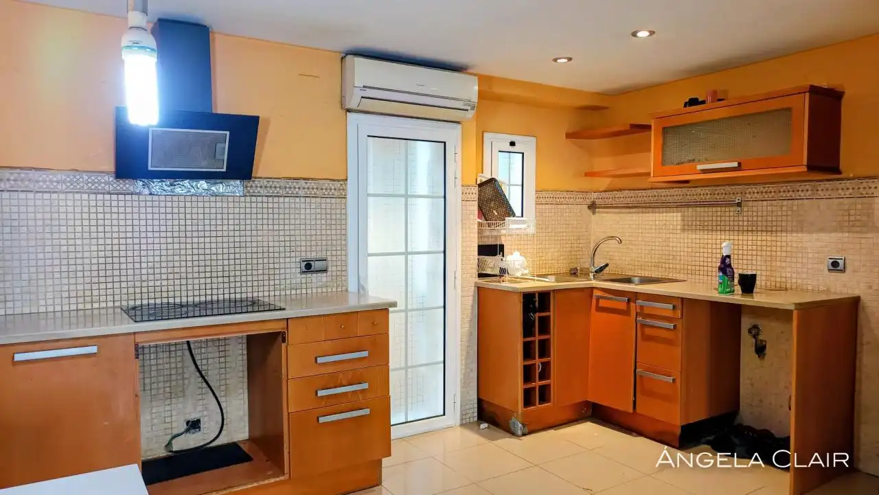 Cocina de Piso en venta en Ripollet con Calefacción, Parquet y Balcón