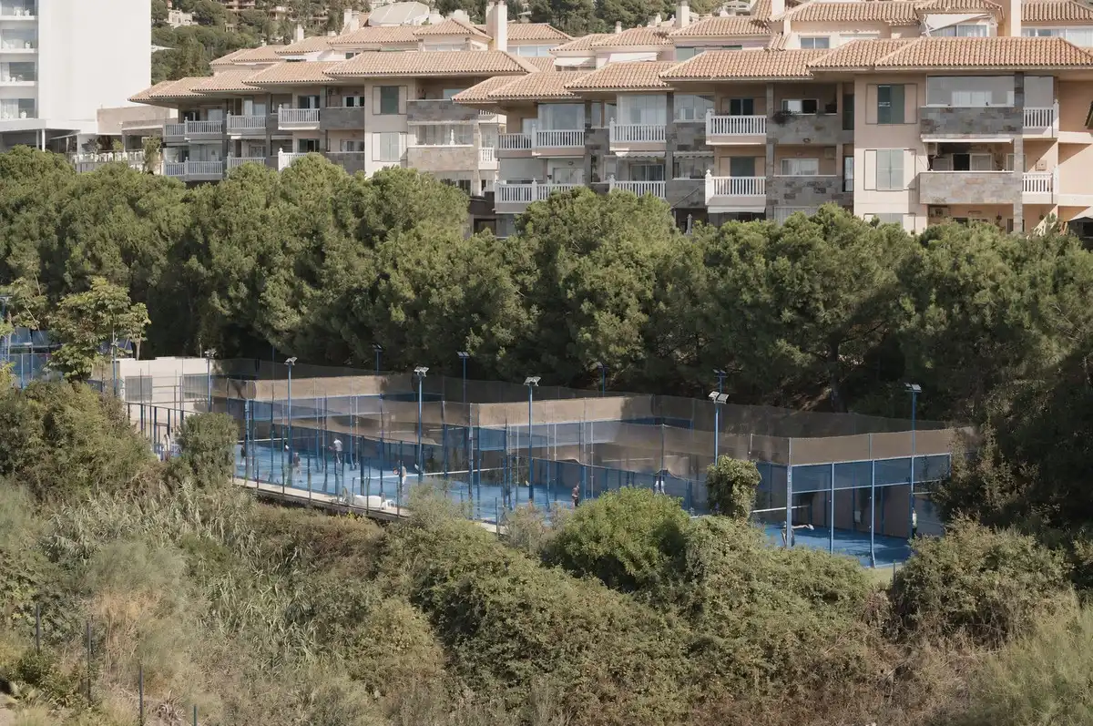 Außenansicht von Erdgeschoss zum Verkauf in Fuengirola mit Terrasse und Abstellraum