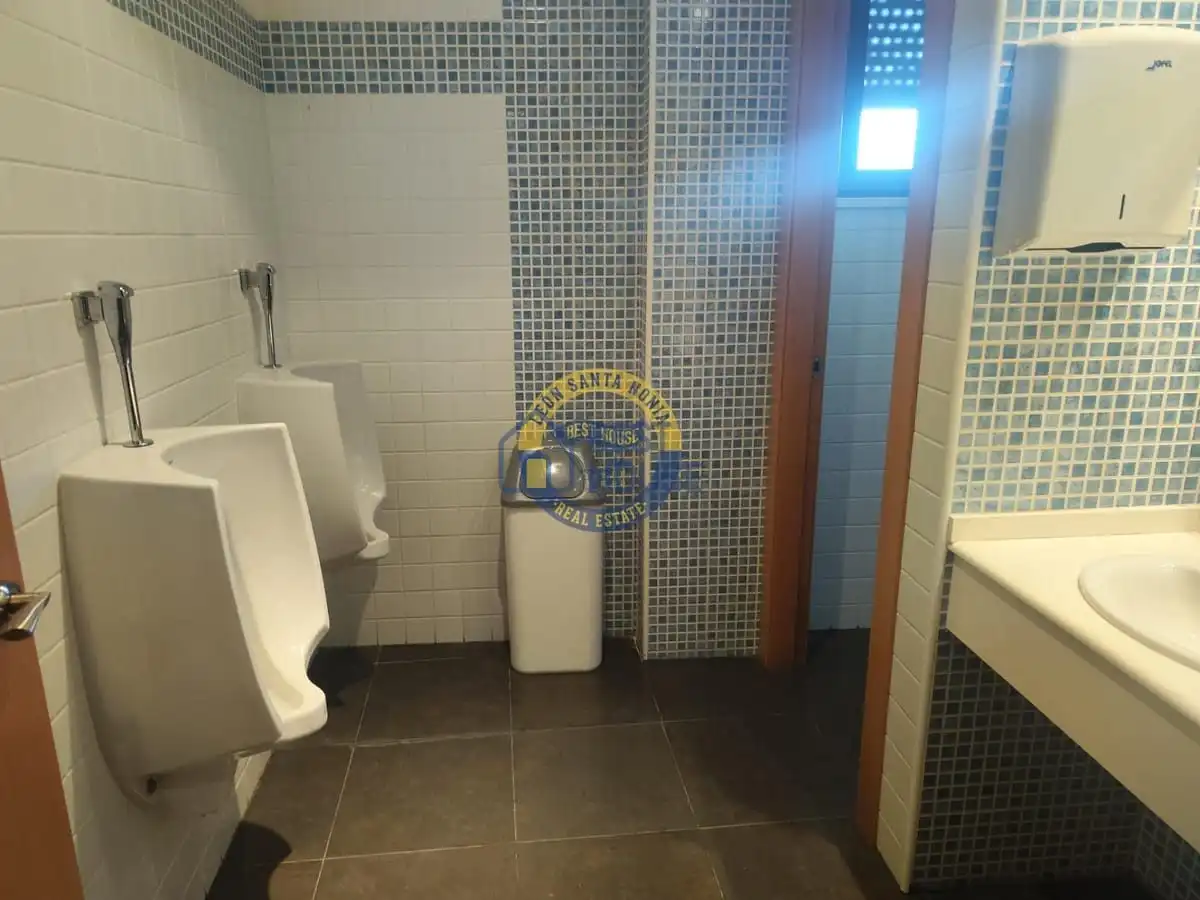 Bathroom of Commercial properties for sale in Villamañán  with Air Conditioner, Parquet flooring and Terrace