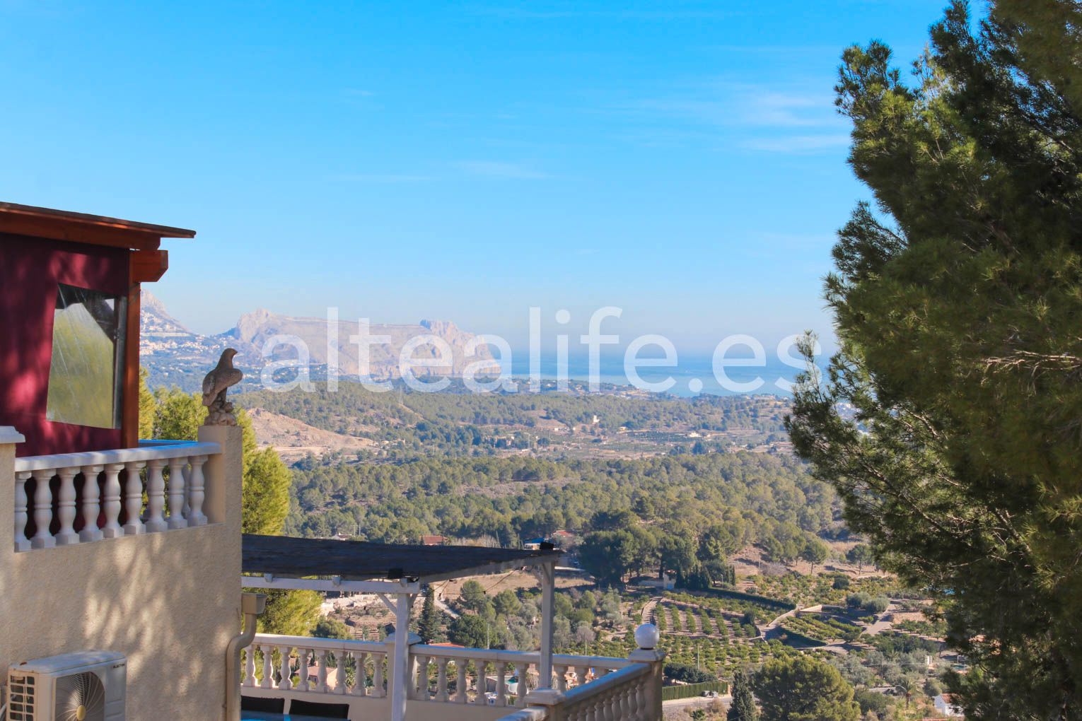 Vista exterior de Casa o xalet en venda en La Nucia amb Aire condicionat, Calefacció i Jardí privat