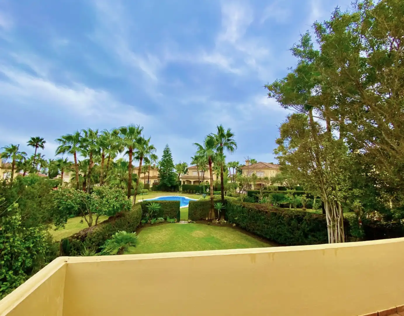 Jardí de Casa o xalet en venda en Estepona amb Aire condicionat, Calefacció i Jardí privat