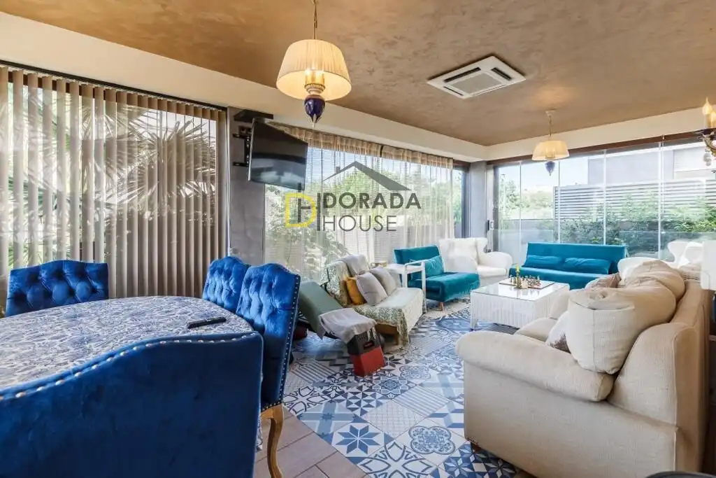 Living room of Houses for sale in Cambrils  with Air Conditioner, Private garden and Terrace