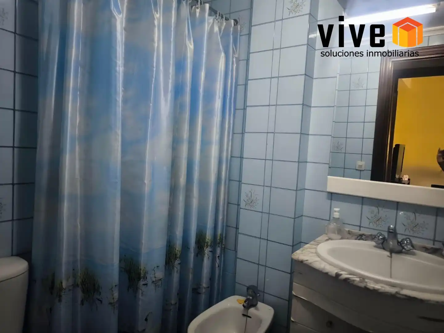 Bathroom of Flat for sale in Sevilla  with Air Conditioner, Terrace and Furnished
