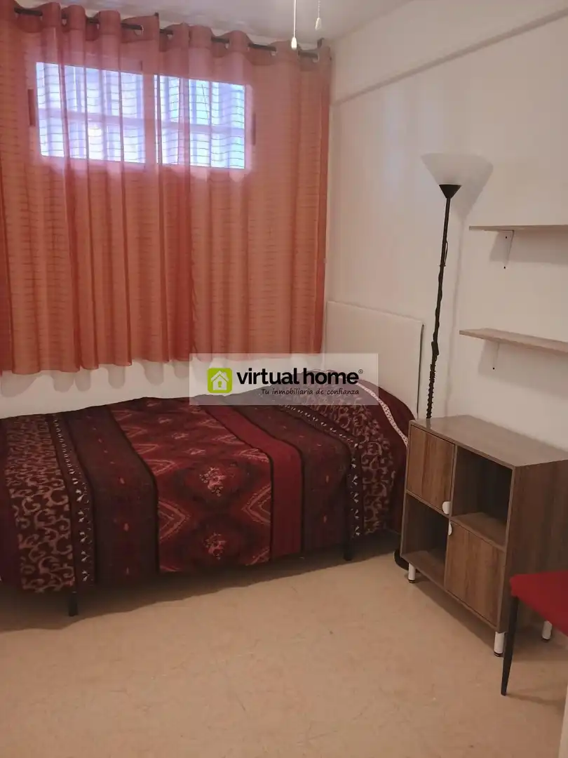 Dormitori de Apartament en venda en Benidorm amb Aire condicionat i Piscina comunitària