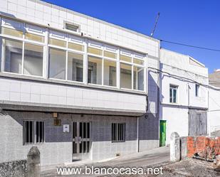 Vista exterior de Casa o xalet en venda en Ponteceso amb Terrassa