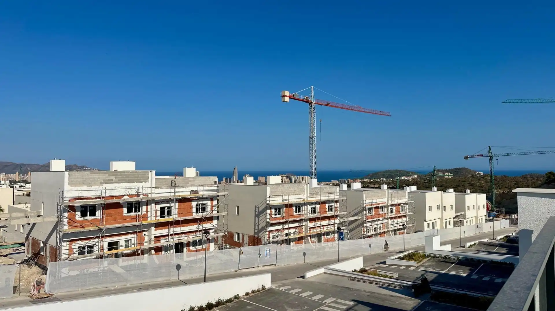 Vista exterior de Apartament en venda en Finestrat amb Aire condicionat, Jardí privat i Terrassa
