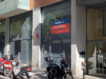 Local comercial de lloguer a Carrer Rector Ubach