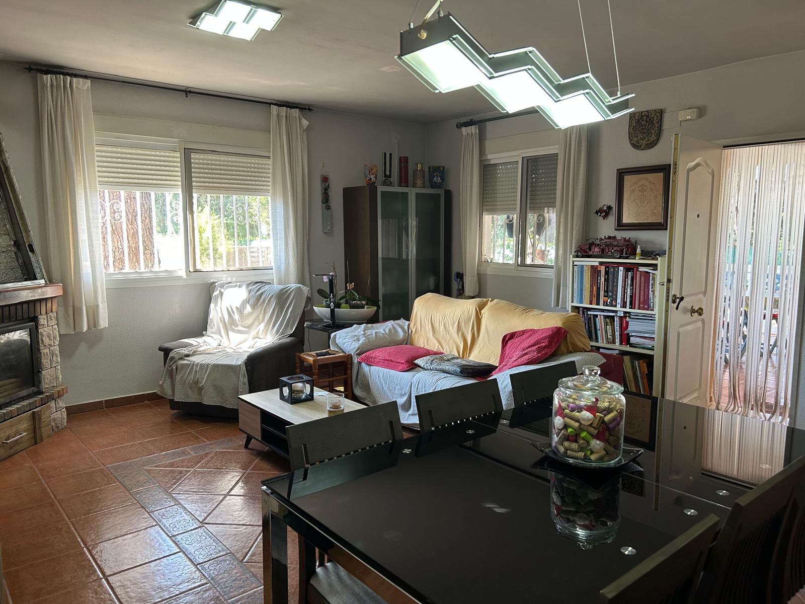 Sala d'estar de Casa o xalet en venda en Olocau amb Aire condicionat, Jardí privat i Terrassa